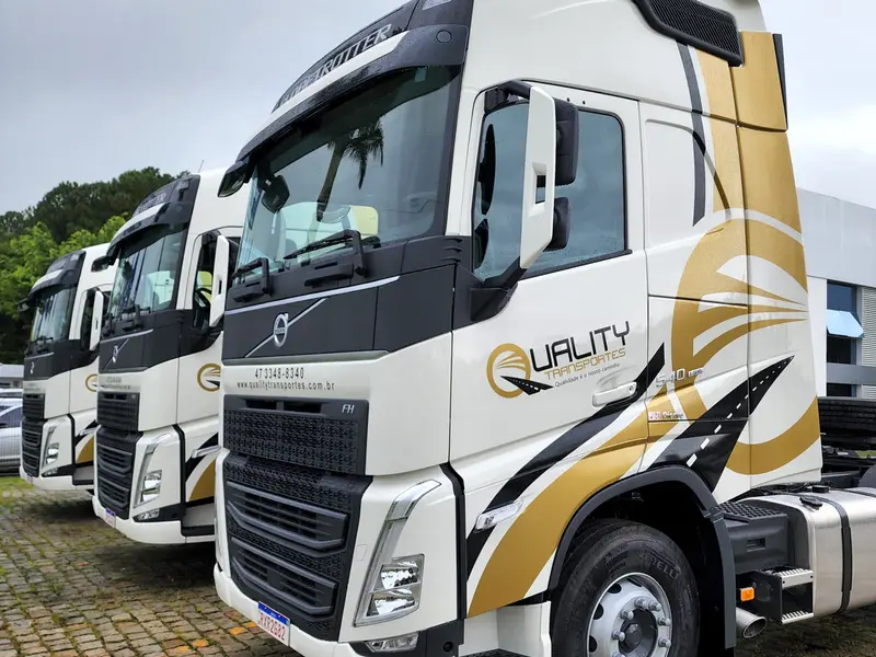 Frota de cavalos Volvo da Quality Transportes