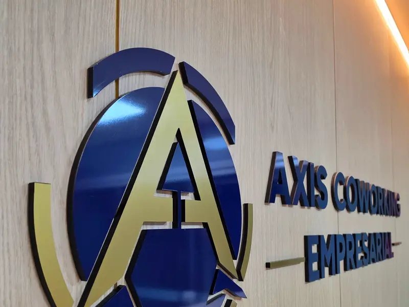 Logotipo da Axis Coworking em acrílico espelhado em camadas